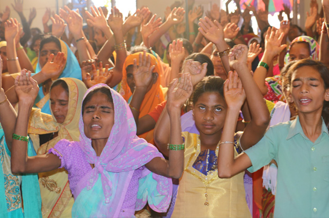 Hundreds Massed for the 2 days Mega Prayer organized by Grace Ministry at Pavagada, Tumkur. The Pavagada Prayer Meetings was a great blessing to the hundreds who gathered.